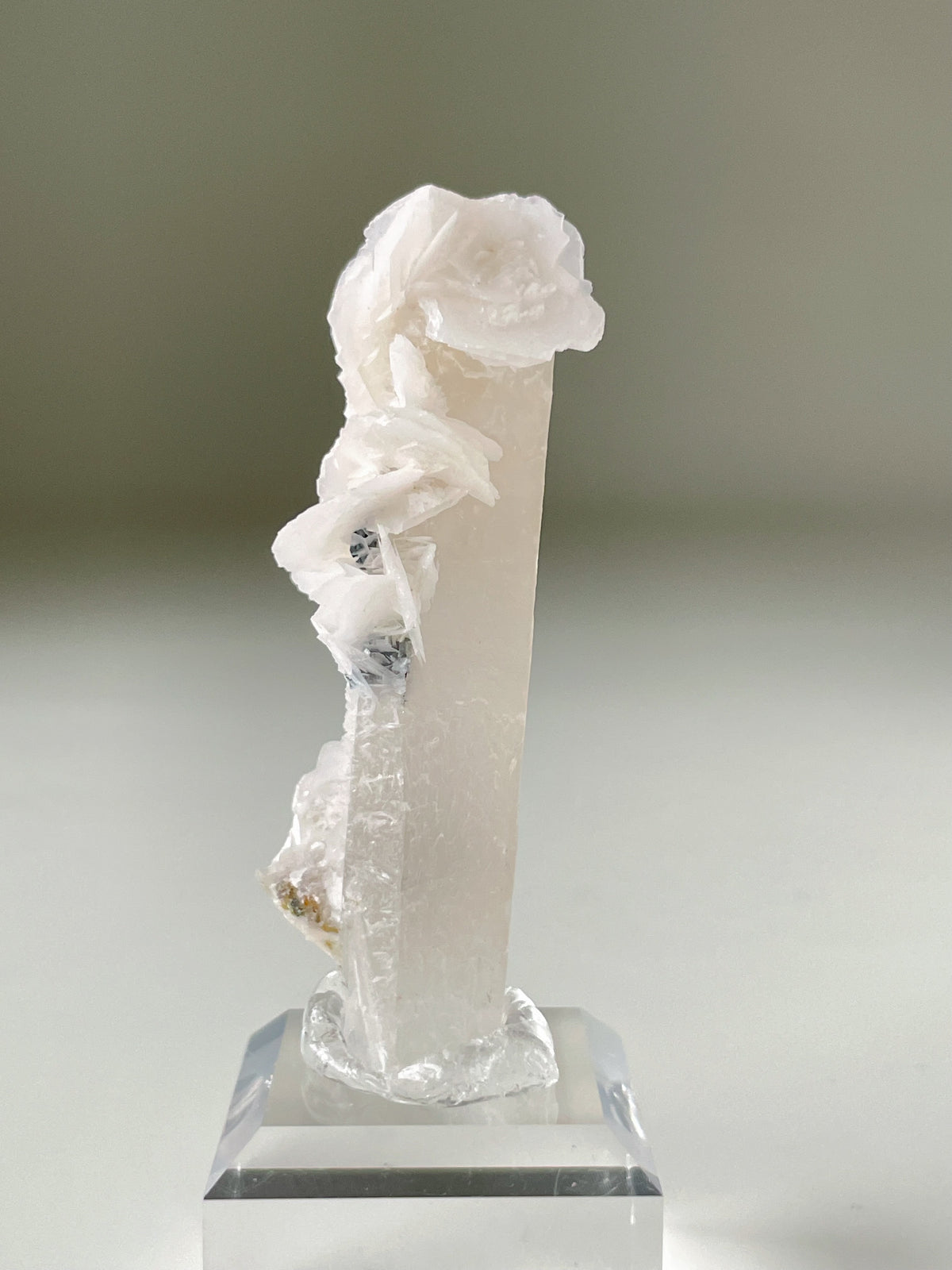 Flower Calcite on Quartz - Inner Mongolia, China