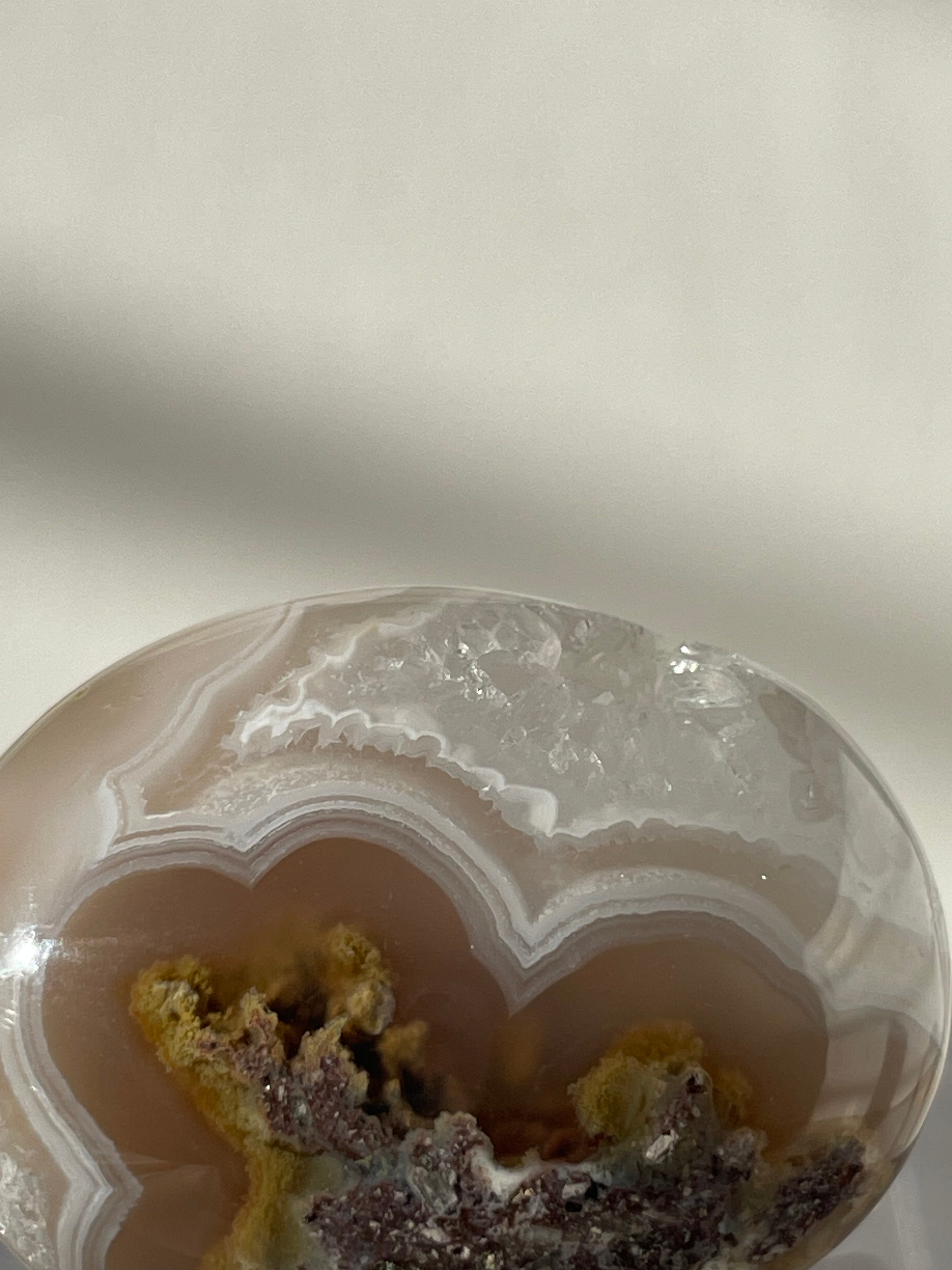 Scenic moss agate palm stone featuring earthy tones and unique patterns, showcasing natural beauty.