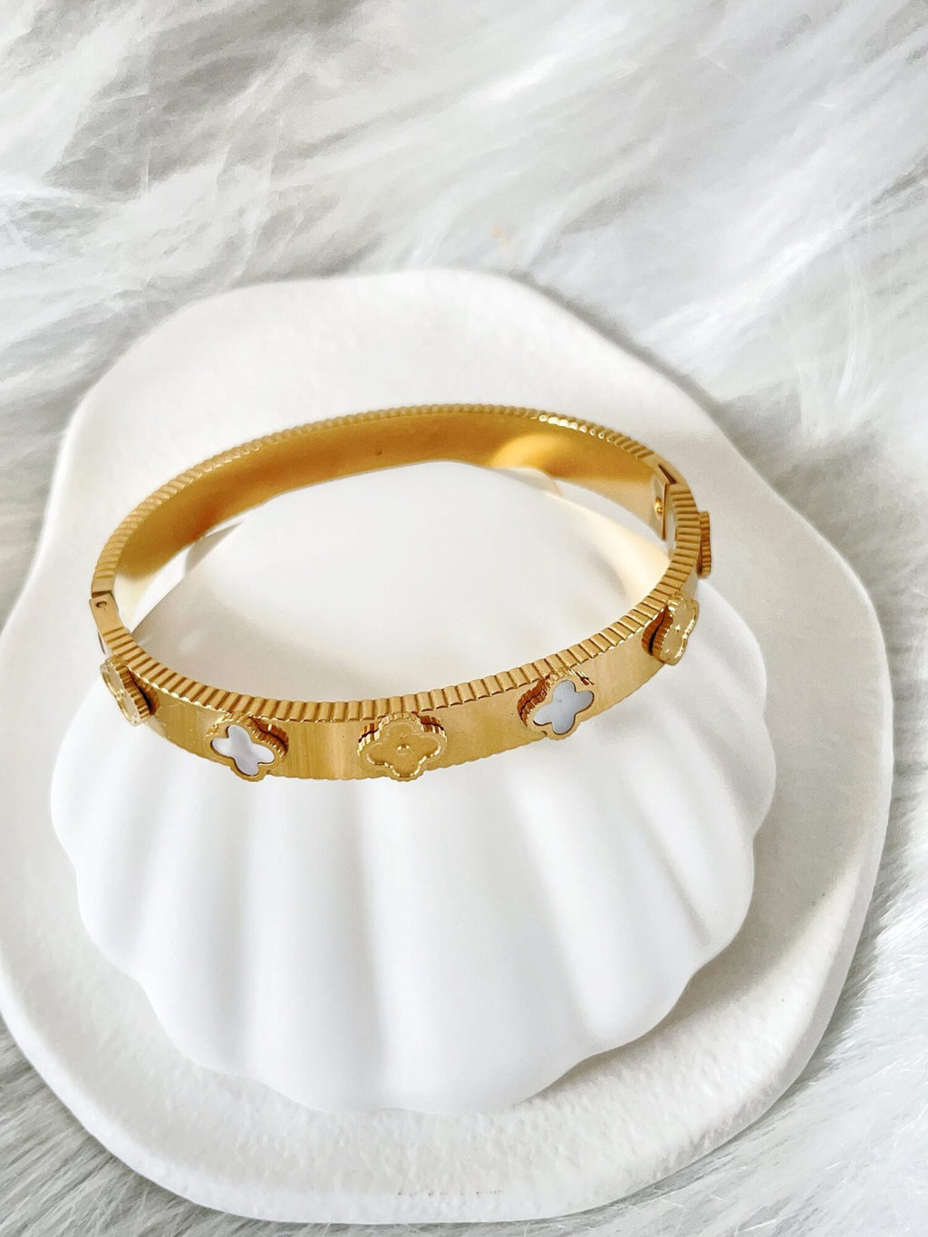 Waterproof Gold Clover Bangle | 18k Gold Filled – Lani image 2